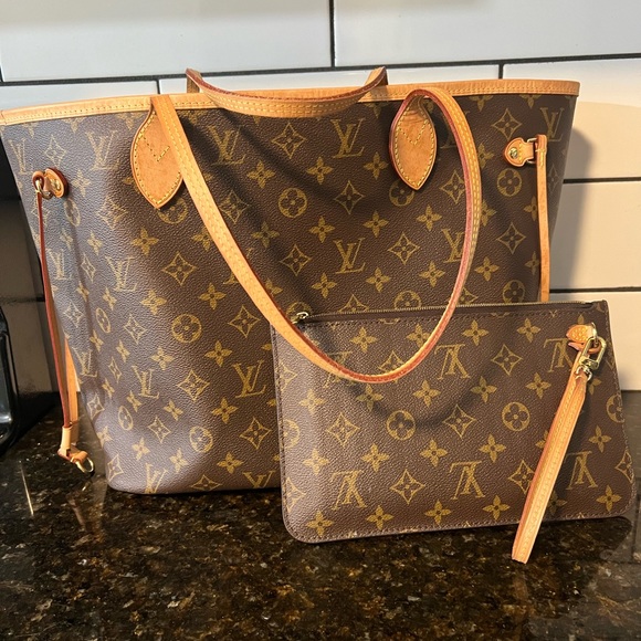 Louis Vuitton Neverfull MM Purse - Picture 2 of 2